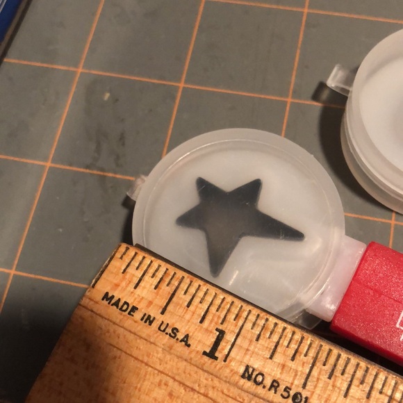 4. Sizzix Paddle Punch Positionable hand Punch dies - Picture 15 of 15